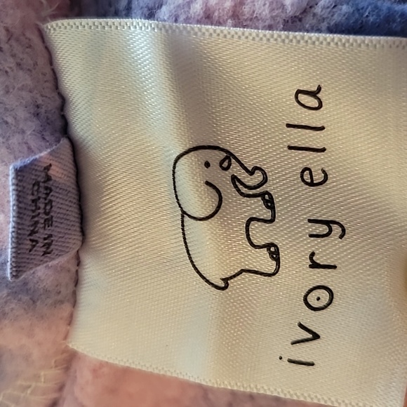 NWT Ivory Ella Sweatshirt Size Small - Picture 9 of 9